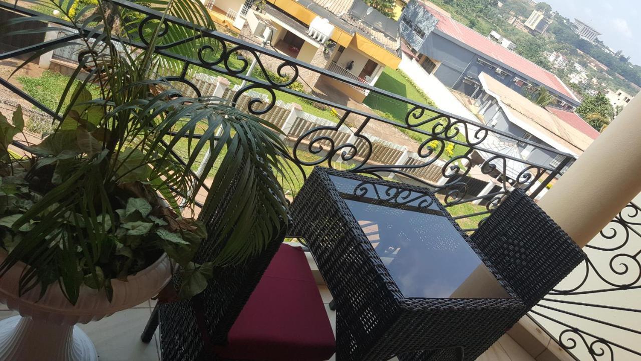 Residences Hotelieres Micheline Et Emile Bastos Yaounde Exterior photo